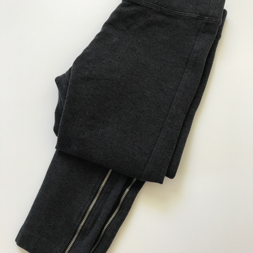 GAP leggings with zippers on the bottom side